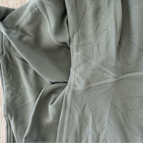 LuluLemon capri leggings, very soft material - Picture 4 of 4